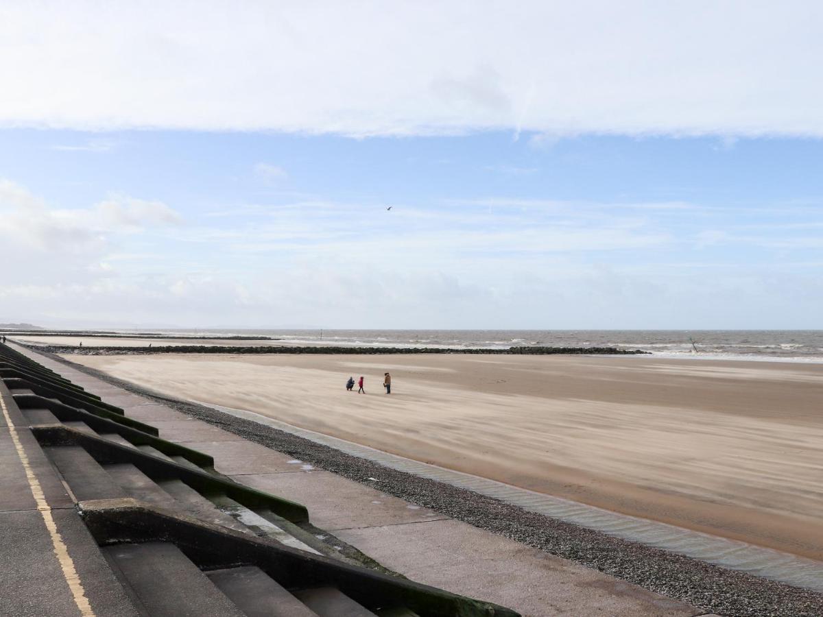 The Hollies Villa Prestatyn Exteriör bild